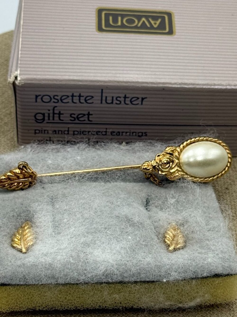 avon rosette luster gift set
